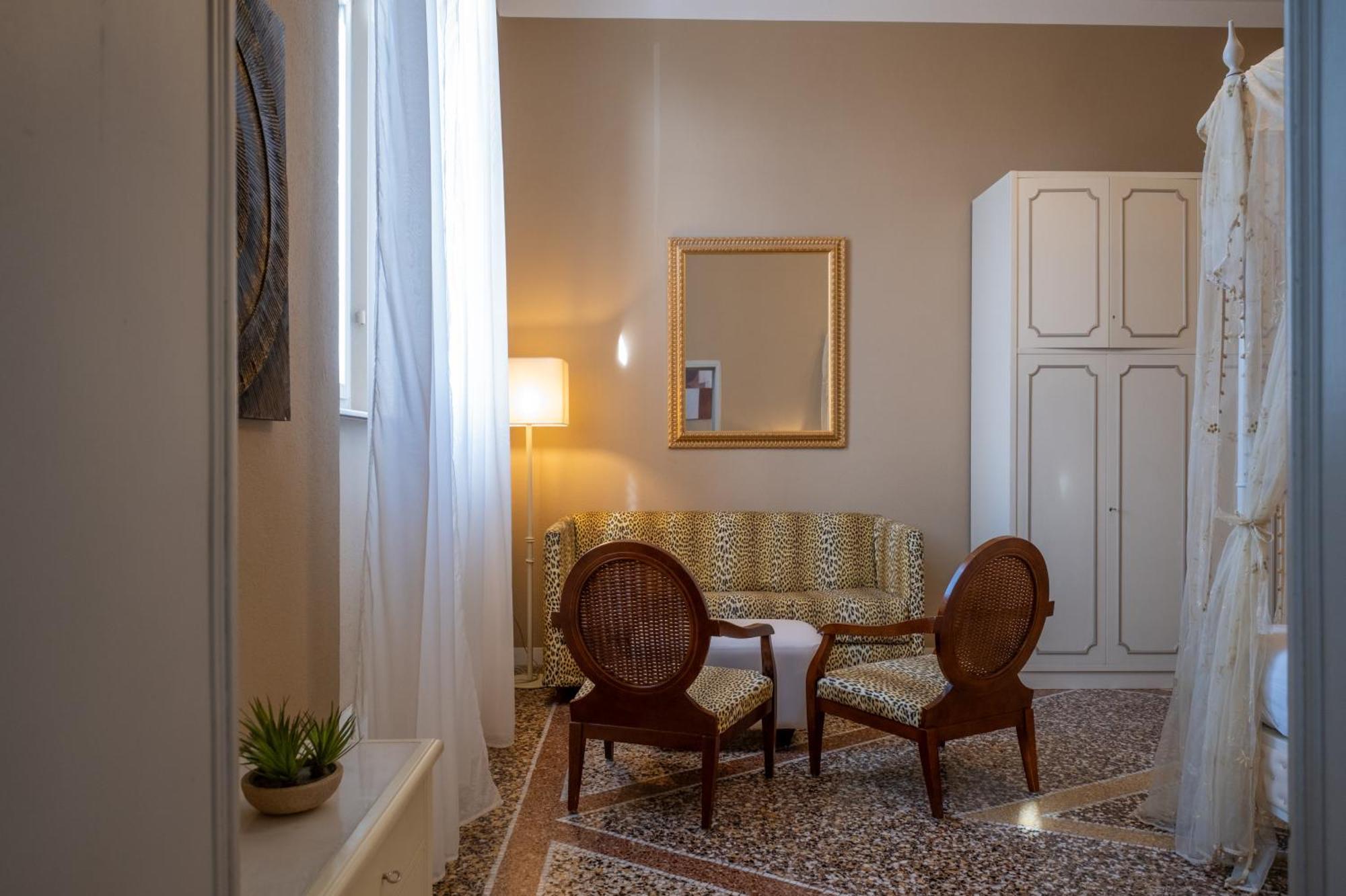 Lungarno Buozzi 7 Apartments Pisa Bagian luar foto